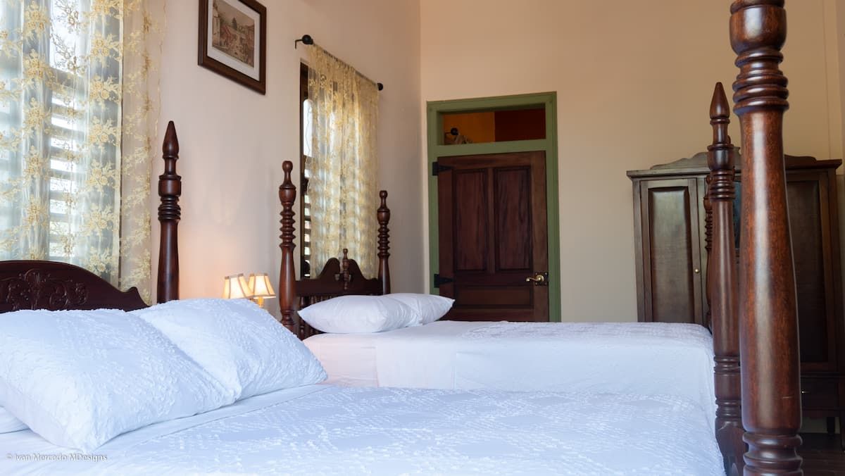 Yi Colonial — Spacious Room with Balcony