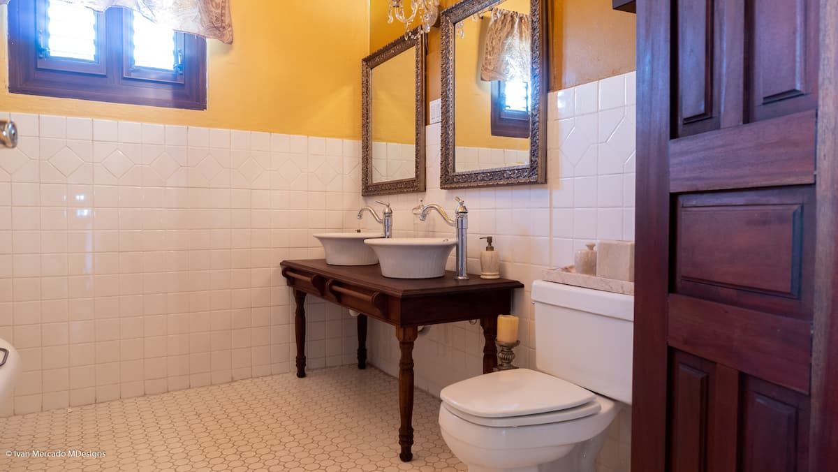 Yi Colonial — Spacious Room with Balcony — foto