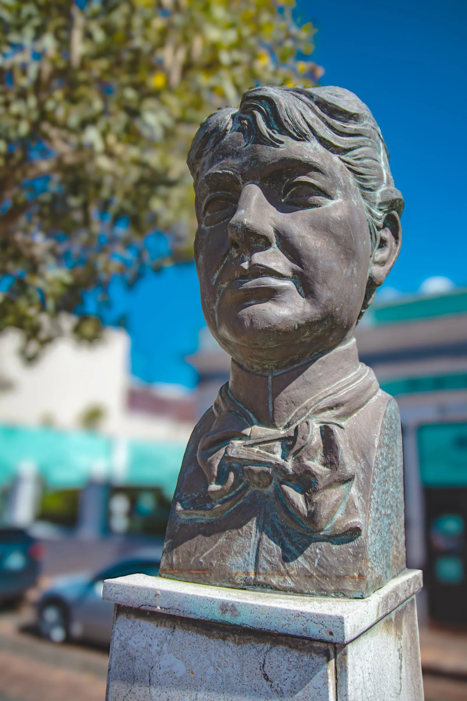 Busto Lola Rodríguez de Tió